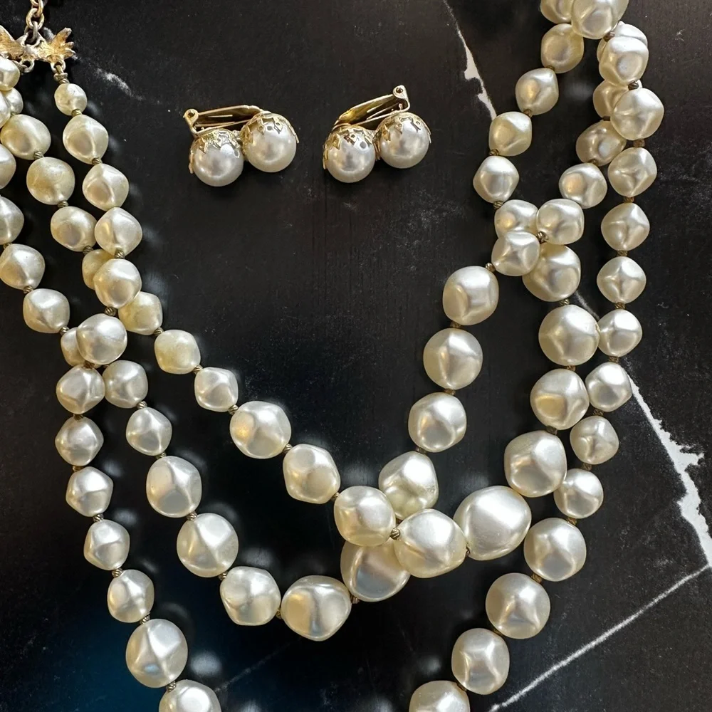 Lot of Vintage Jewelry (10pcs). Necklaces, Chokers, and Earrings. Pre-owned. - Picture 5 of 15